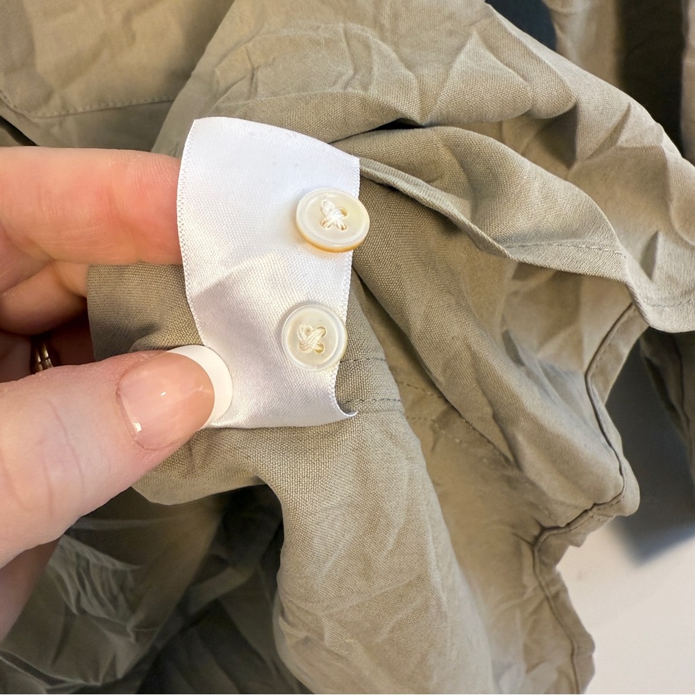 EVERLANE Washable 100% Silk Relaxed Shirt Covert Green Size 6 - Picture 9 of 10